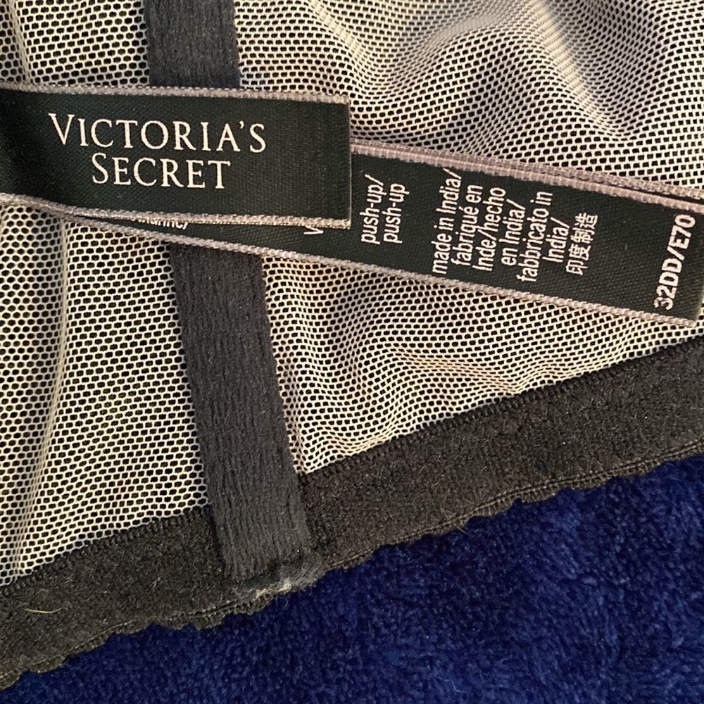 Women’s Black Lace Victoria’s Secret Very Sexy Push Up Racer Back Bra Size 32DD - Picture 9 of 11